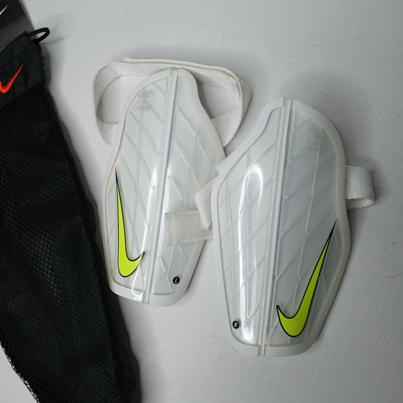Nike Protegga Flex shin guard adult size small - Picture 3 of 6